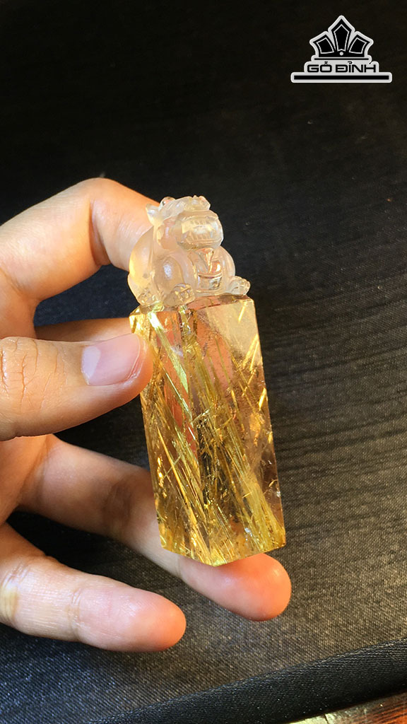 Tỳ Hưu Đá Thạch Anh Tóc Vàng Cao 66,5 Ngang 21,4 Sâu 15,6 (mm) 50,8gr