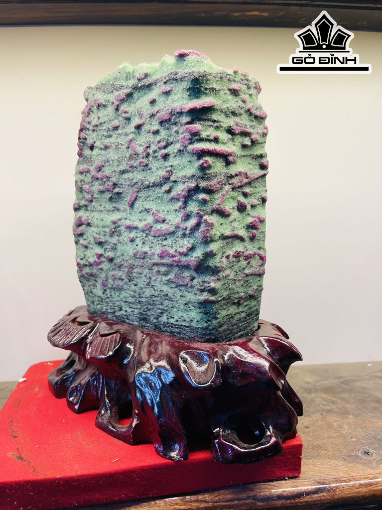 Tác Phẩm Đá Ruby Cao 23 (cm) 3,7kg