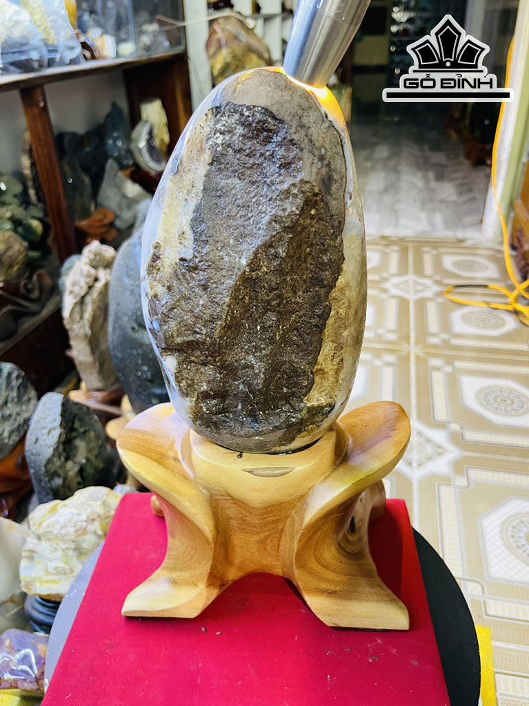 Tác Phẩm Đá Thạch Anh Vàng Cao 33 (cm) 4kg
