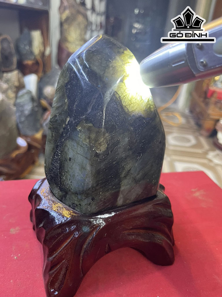 Tác Phẩm Đá Xà Cừ (Labradorite) Cao 18 (cm) 1,63kg