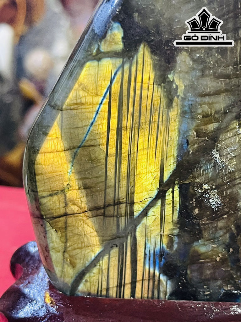Tác Phẩm Đá Xà Cừ (Labradorite) Cao 18 (cm) 1,63kg