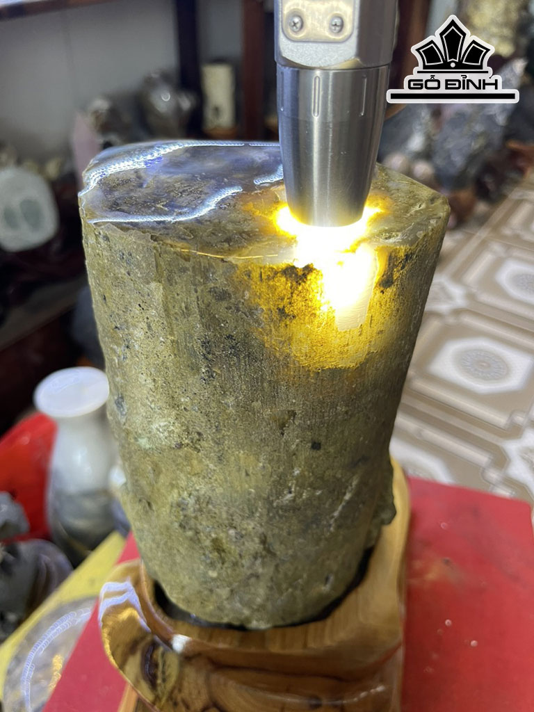 Tác Phẩm Gỗ Hóa Thạch Cao 31 (cm) 9kg