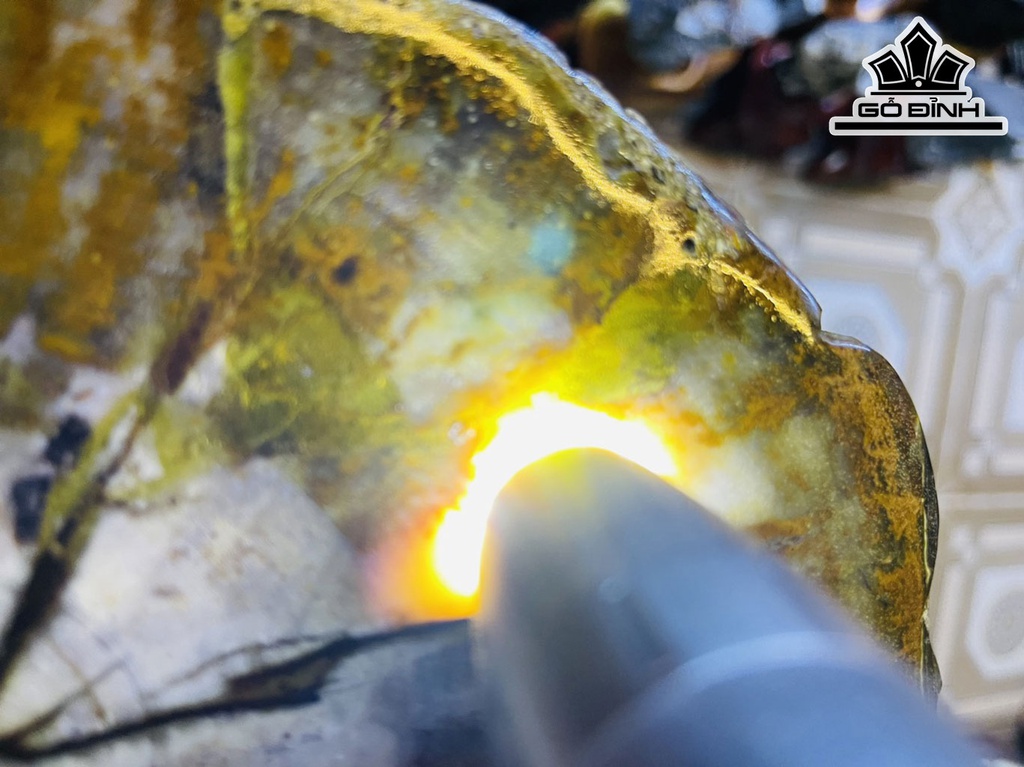 Tác Phẩm Gỗ Hóa Thạch Cao 65 Ngang 32 (cm) 48kg