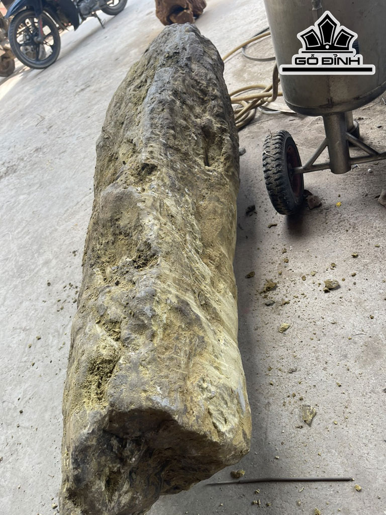 Tác Phẩm Gỗ Hóa Thạch Cao 110 (cm) 180kg