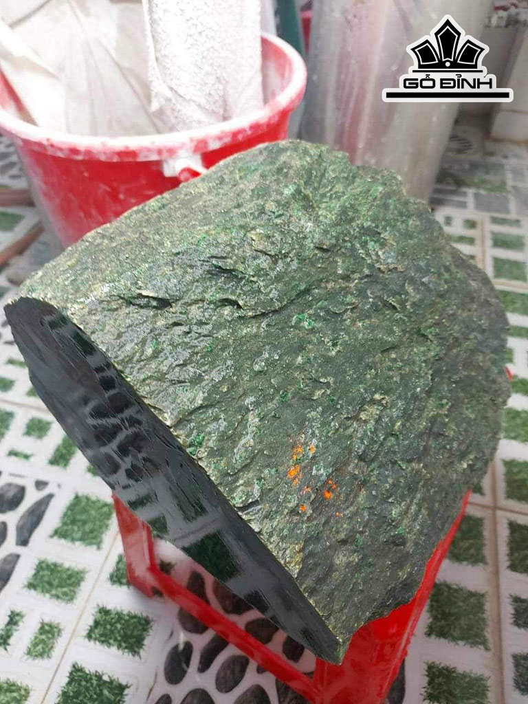 Tác Phẩm Thiềm Thừ Đá Ngọc Bích (Nephrite Jade) Cao 19 Ngang 17 Sâu 12 (cm)