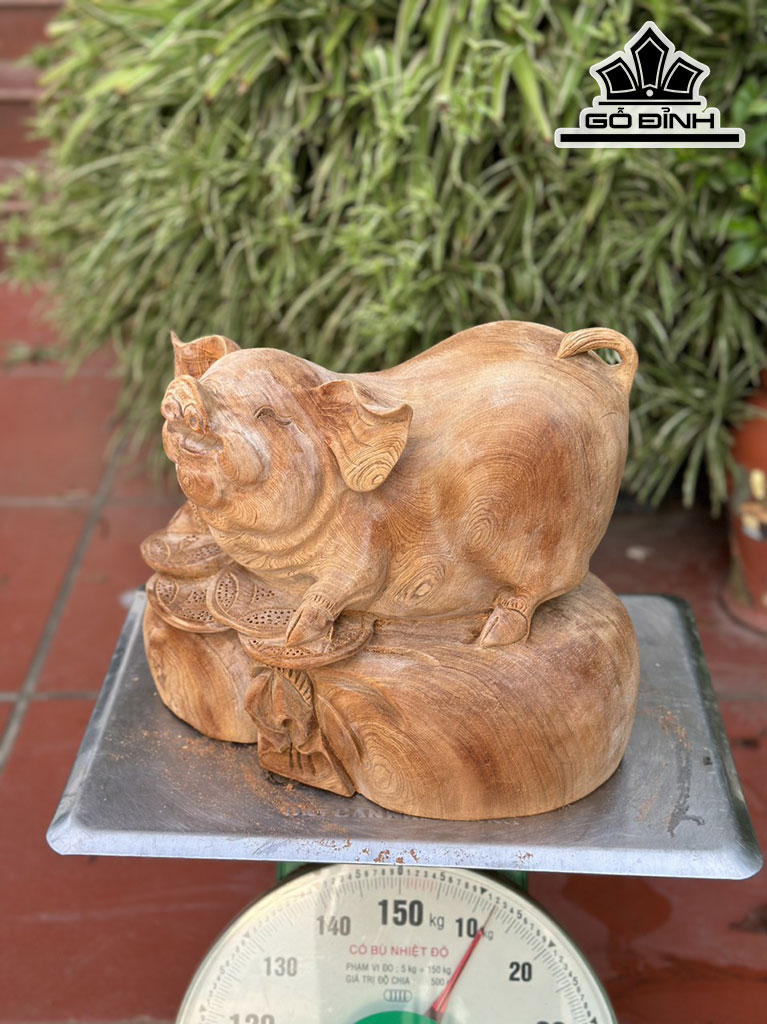 Tượng Heo Phong Thủy Gỗ Ngọc Am Cao 28 Ngang 34 Sâu 23 (cm)