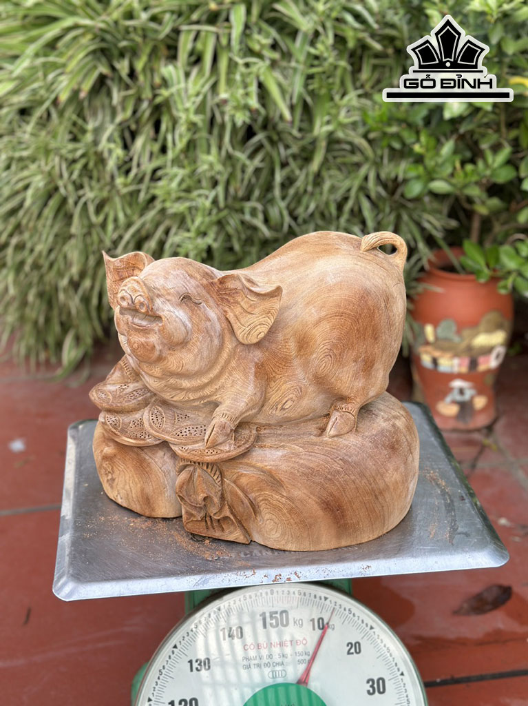 Tượng Heo Phong Thủy Gỗ Ngọc Am Cao 28 Ngang 34 Sâu 23 (cm)