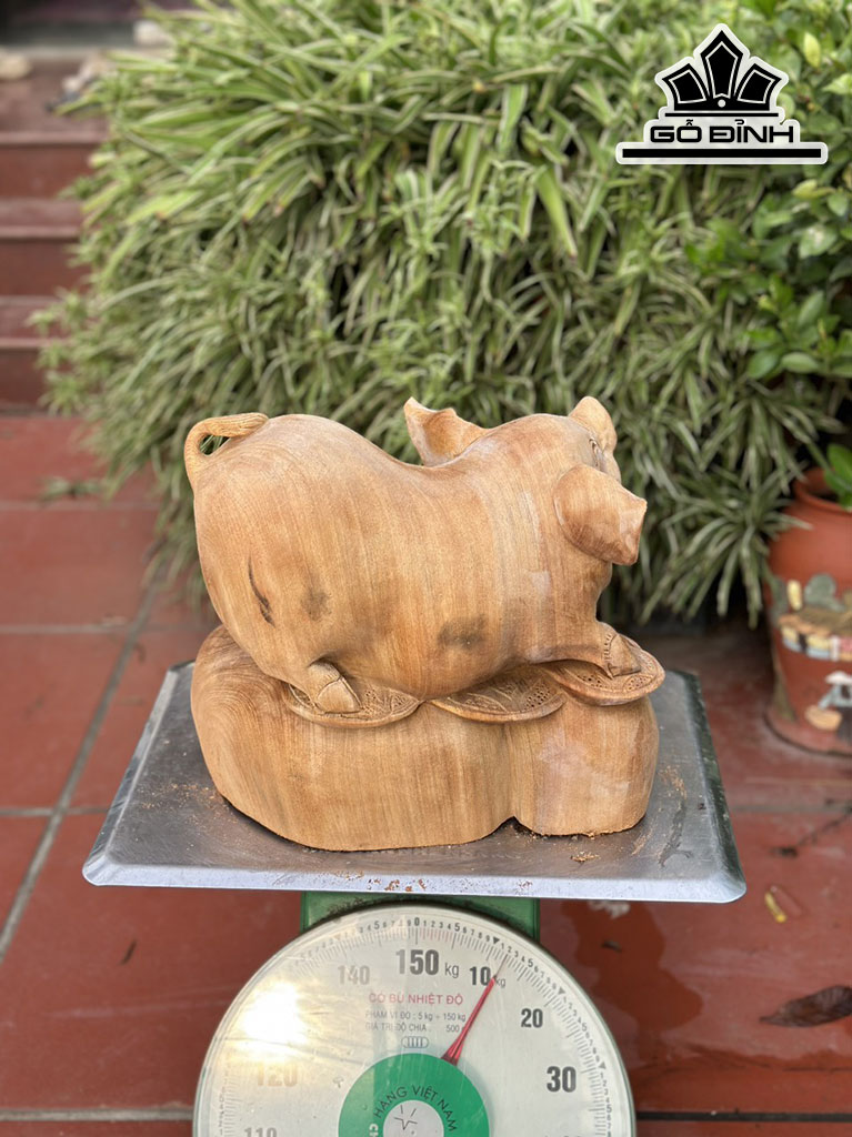 Tượng Heo Phong Thủy Gỗ Ngọc Am Cao 28 Ngang 34 Sâu 23 (cm)