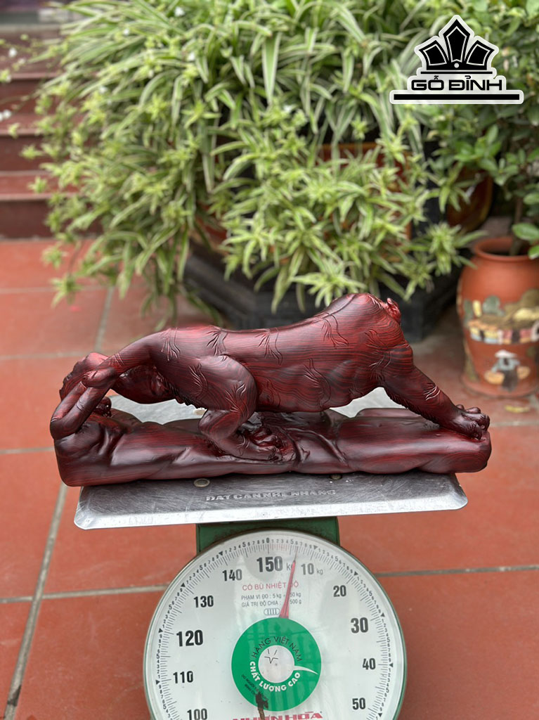 Tượng Hổ Phong Thủy Gỗ Tử Đàn Cao 23 Ngang 52 Sâu 15 (cm)