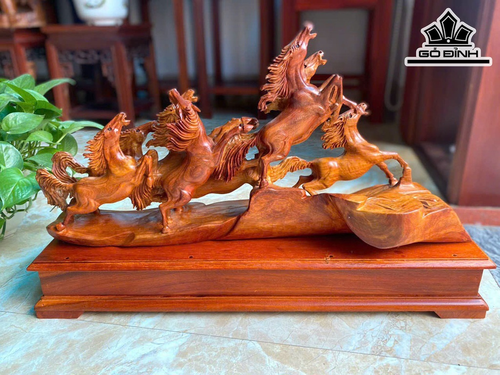 Tượng Bát Mã Gỗ Hương Cao 41 Ngang 62 Sâu 18 (cm)