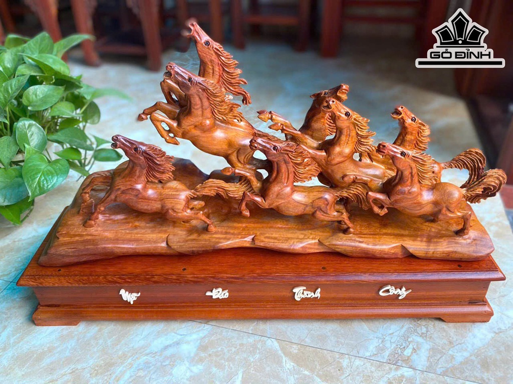 Tượng Bát Mã Gỗ Hương Cao 41 Ngang 62 Sâu 18 (cm)