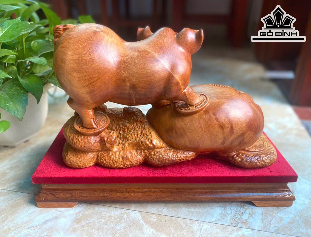 Tượng Heo Phong Thủy Gỗ Hương Cao 28 Ngang 37 Sâu 13 (cm)