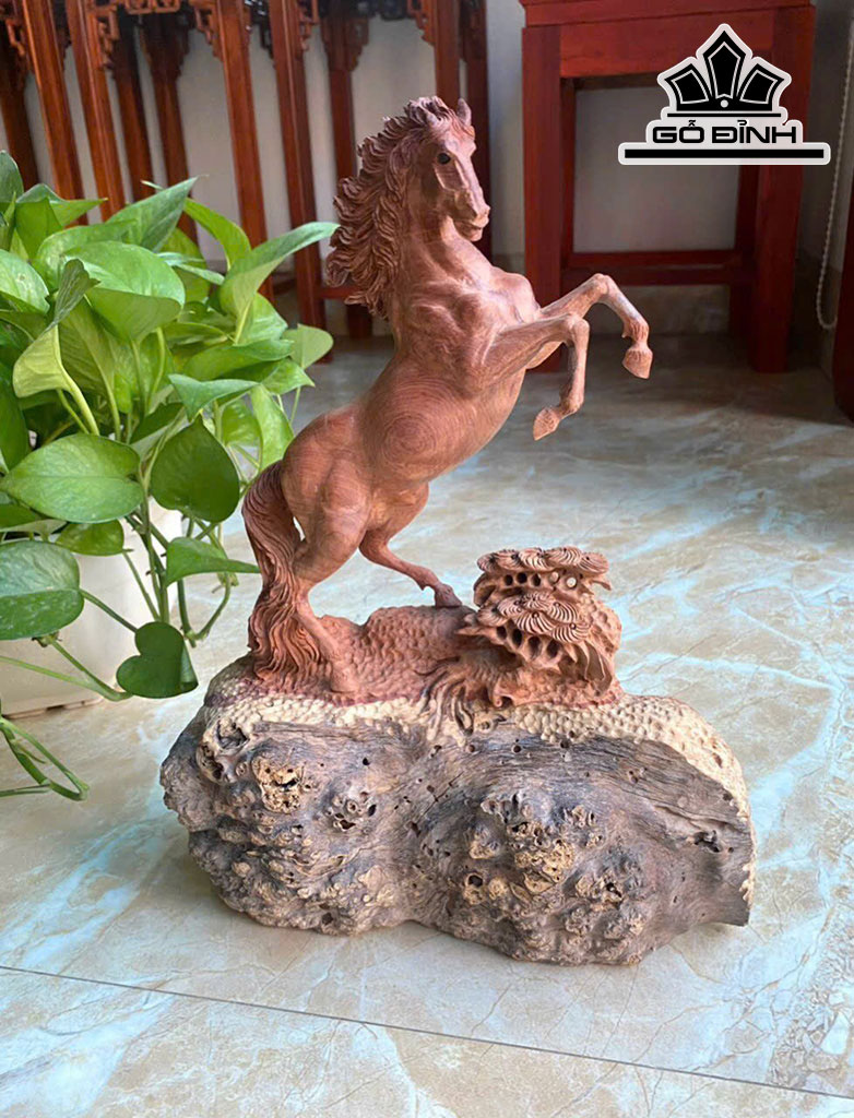 Tượng Ngựa Phong Thủy (Nhất Mã Phi Thiên) Gỗ Hương Cao 35 Ngang 25 Sâu 10 (cm)