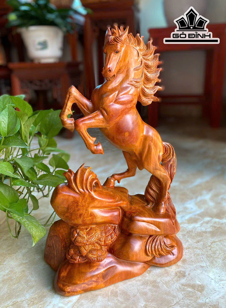 Tượng Ngựa Phong Thủy (Nhất Mã Phi Thiên) Gỗ Hương Cao 45 Ngang 30 Sâu 13 (cm)