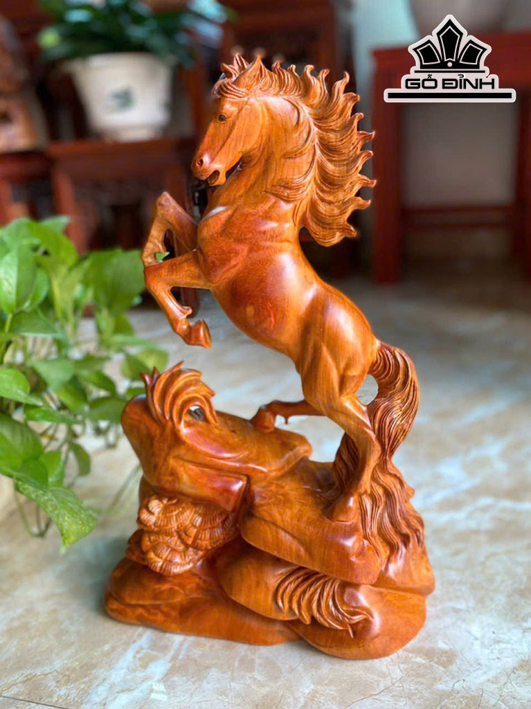 Tượng Ngựa Phong Thủy (Nhất Mã Phi Thiên) Gỗ Hương Cao 45 Ngang 30 Sâu 13 (cm)