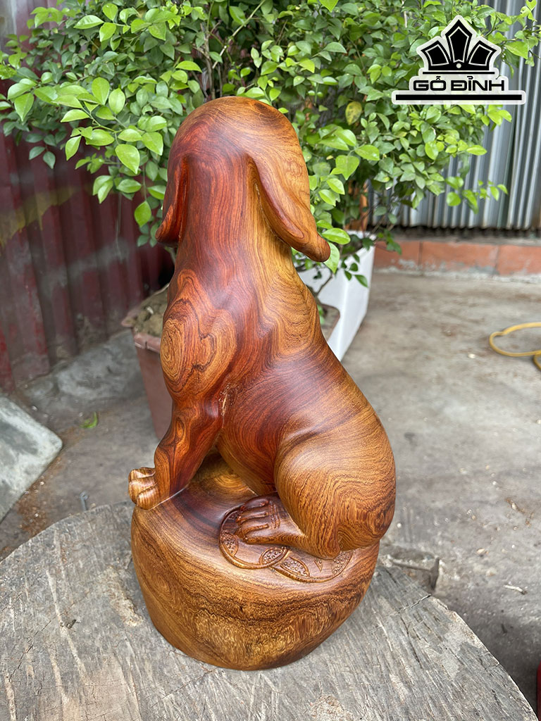 Tượng Chó Gỗ Hương Cao 37 Ngang 20 Sâu 20 (cm)