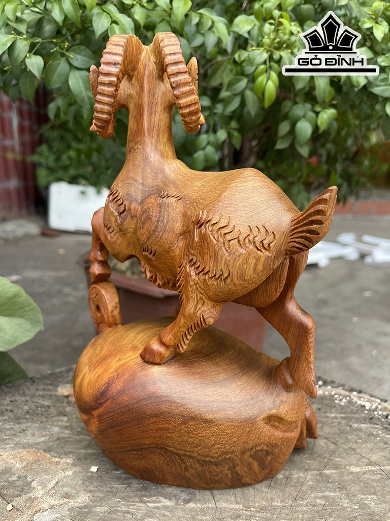 Tượng Dê Phong Thủy Gỗ Hương Cao 26 Ngang 16 Sâu 13 (cm)