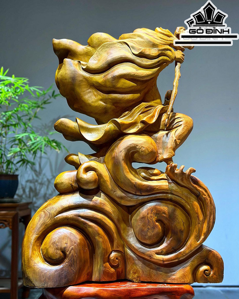 Tượng Đạt Ma Bay Gỗ Ngọc Am Cao 83 Ngang 60 Sâu 32 (cm)