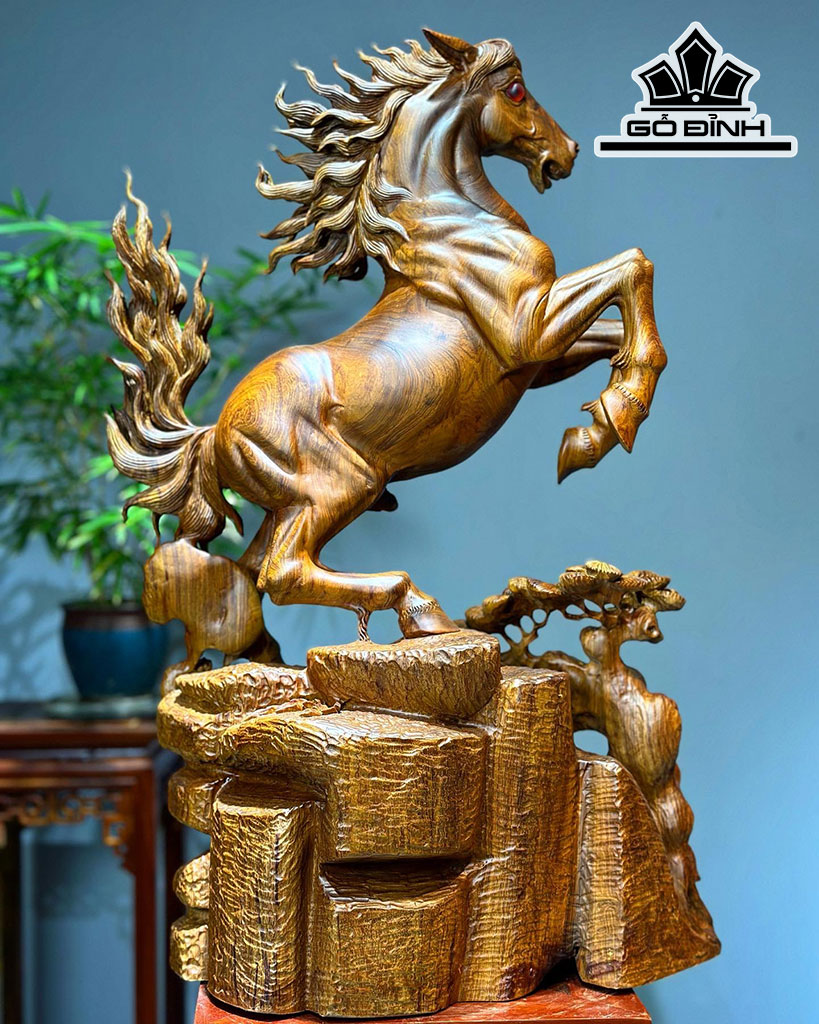 Tượng Ngựa Phong Thủy (Nhất Mã Phi Thiên) Gỗ Hương Cao 67 Ngang 39 Sâu 24 (cm)