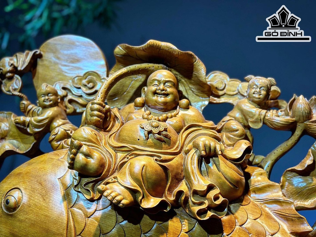 Tượng Phật Di Lặc Cưỡi Cá Chép Gỗ Ngọc Am Ngang 88 Cao 50 Sâu 24 (cm)