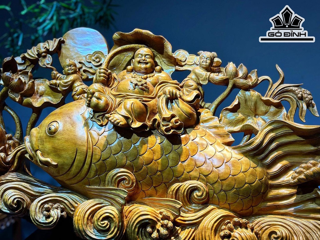 Tượng Phật Di Lặc Cưỡi Cá Chép Gỗ Ngọc Am Ngang 88 Cao 50 Sâu 24 (cm)