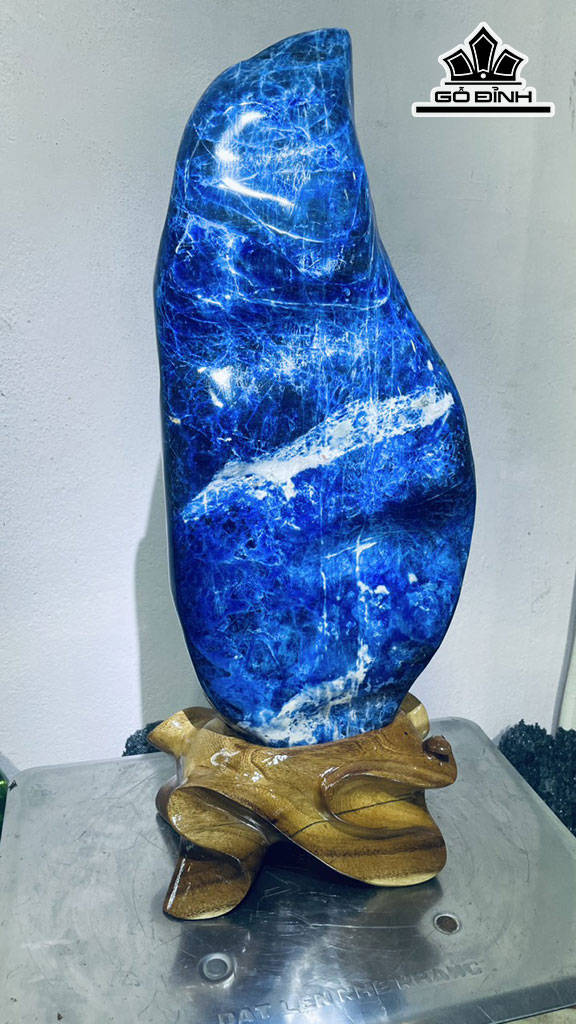 Tác Phẩm Đá Lapit Cao 58 Ngang 20 (cm) 11kg