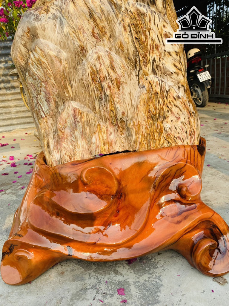 Tác Phẩm Đá Lửa Cao 87 Ngang 85 (cm) 220kg
