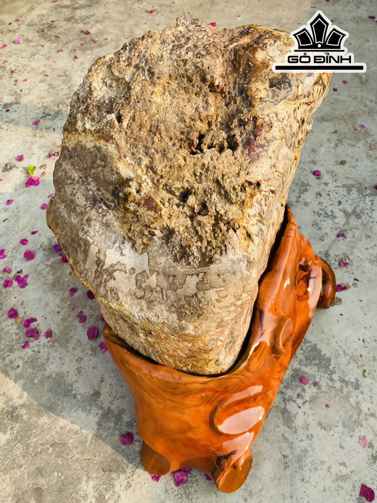 Tác Phẩm Đá Lửa Cao 87 Ngang 85 (cm) 220kg