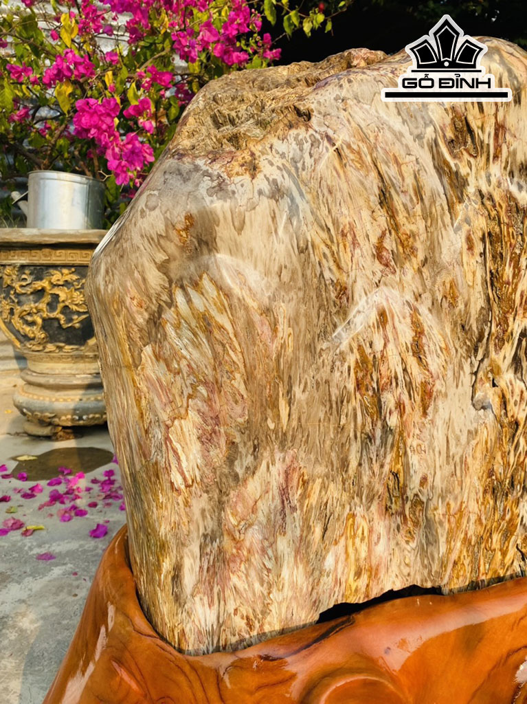 Tác Phẩm Đá Lửa Cao 87 Ngang 85 (cm) 220kg