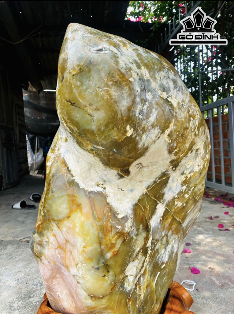 Tác Phẩm Đá Opal Cao 77 Ngang 45 (cm) 60kg