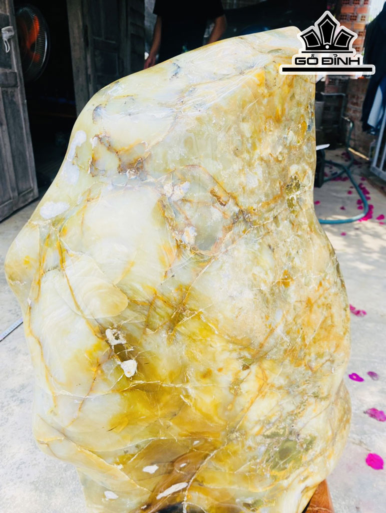 Tác Phẩm Đá Opal Cao 77 Ngang 45 (cm) 60kg