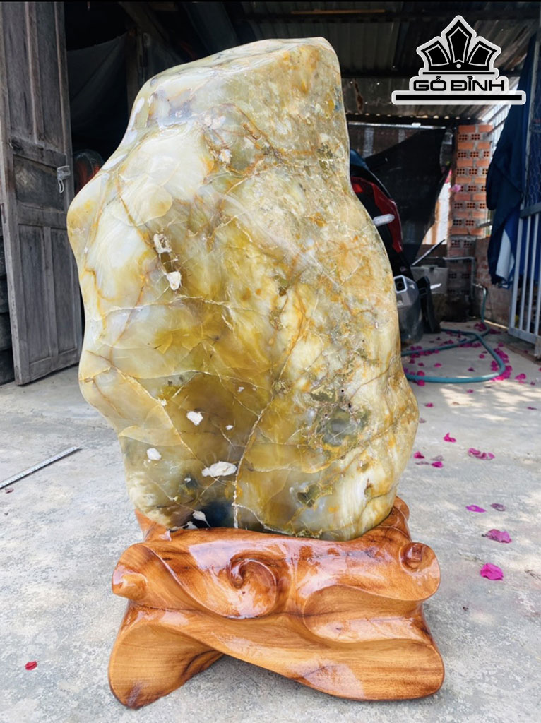 Tác Phẩm Đá Opal Cao 77 Ngang 45 (cm) 60kg