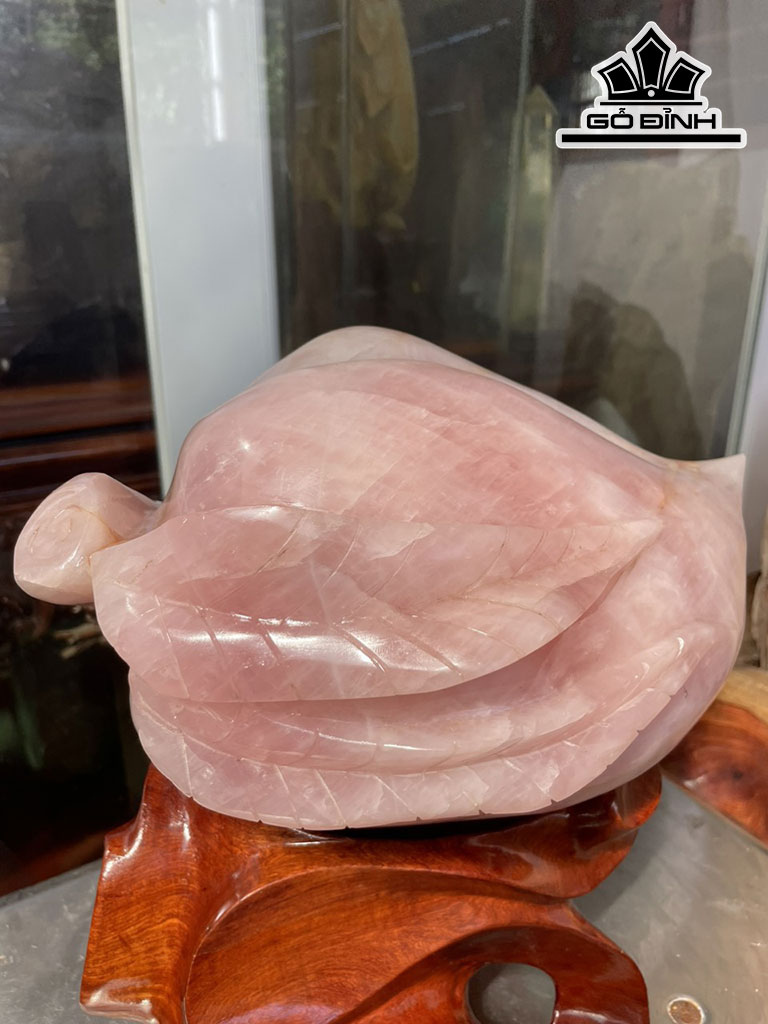 Tác Phẩm Đá Thạch Anh Hồng Cao 32 Ngang 28 (cm) 15kg