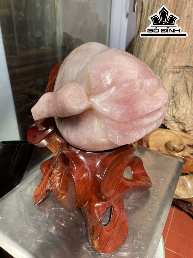 Tác Phẩm Đá Thạch Anh Hồng Cao 32 Ngang 28 (cm) 15kg