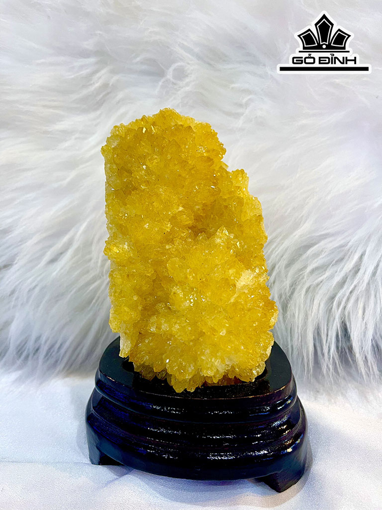 Tác Phẩm Mầm Tinh Thể Đá Thạch Anh Vàng Cao 15 (cm)