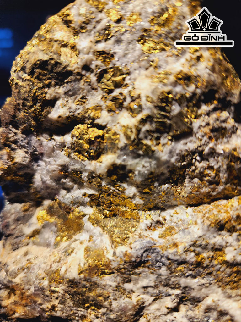 Tác Phẩm Đá Pyrite Cao 25 Ngang 11 (cm) 2,8kg