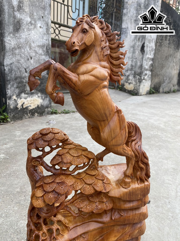 Tượng Ngựa Phong Thủy (Nhất Mã Phi Thiên) Gỗ Hương Cao 60 Ngang 32 Sâu 15 (cm)