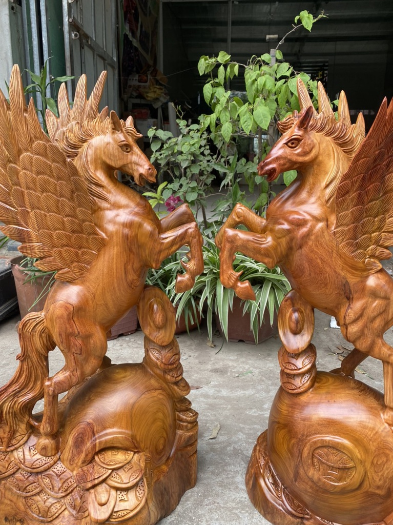 Tượng Ngựa Phong Thủy (Nhất Mã Phi Thiên) Gỗ Hương Cao 75 Ngang 41 Sâu 22 (cm)