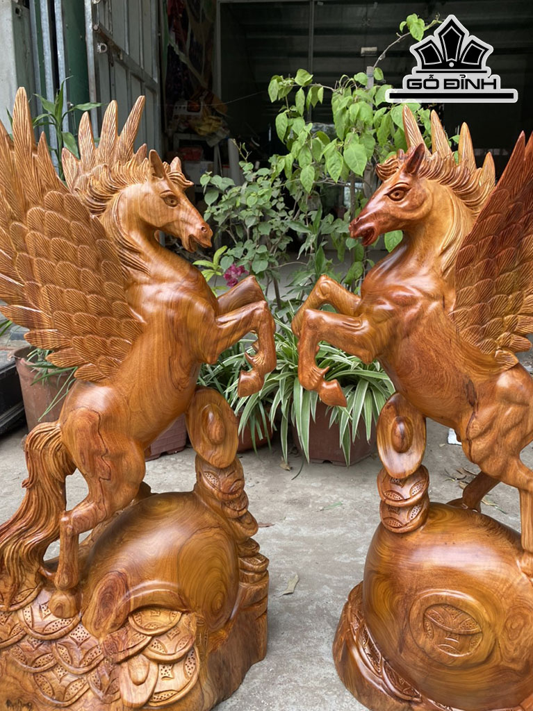 Tượng Ngựa Phong Thủy (Nhất Mã Phi Thiên) Gỗ Hương Cao 75 Ngang 41 Sâu 22 (cm)