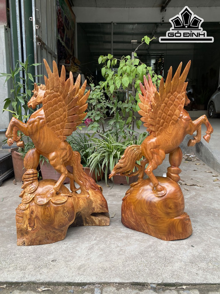 Tượng Ngựa Phong Thủy (Nhất Mã Phi Thiên) Gỗ Hương Cao 75 Ngang 41 Sâu 22 (cm)