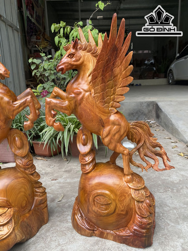 Tượng Ngựa Phong Thủy (Nhất Mã Phi Thiên) Gỗ Hương Cao 75 Ngang 41 Sâu 22 (cm)