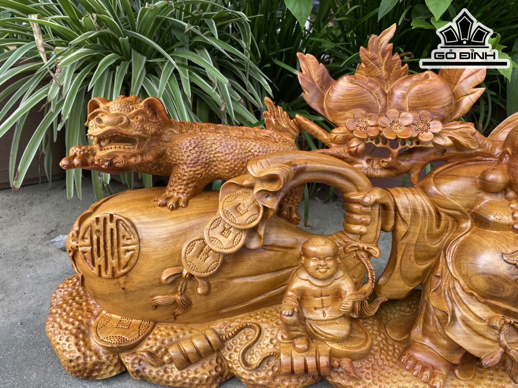 Tượng Phật Di Lặc Kéo Bao Tiền Gỗ Hương Cao 33 Ngang 65 Sâu 18 (cm)