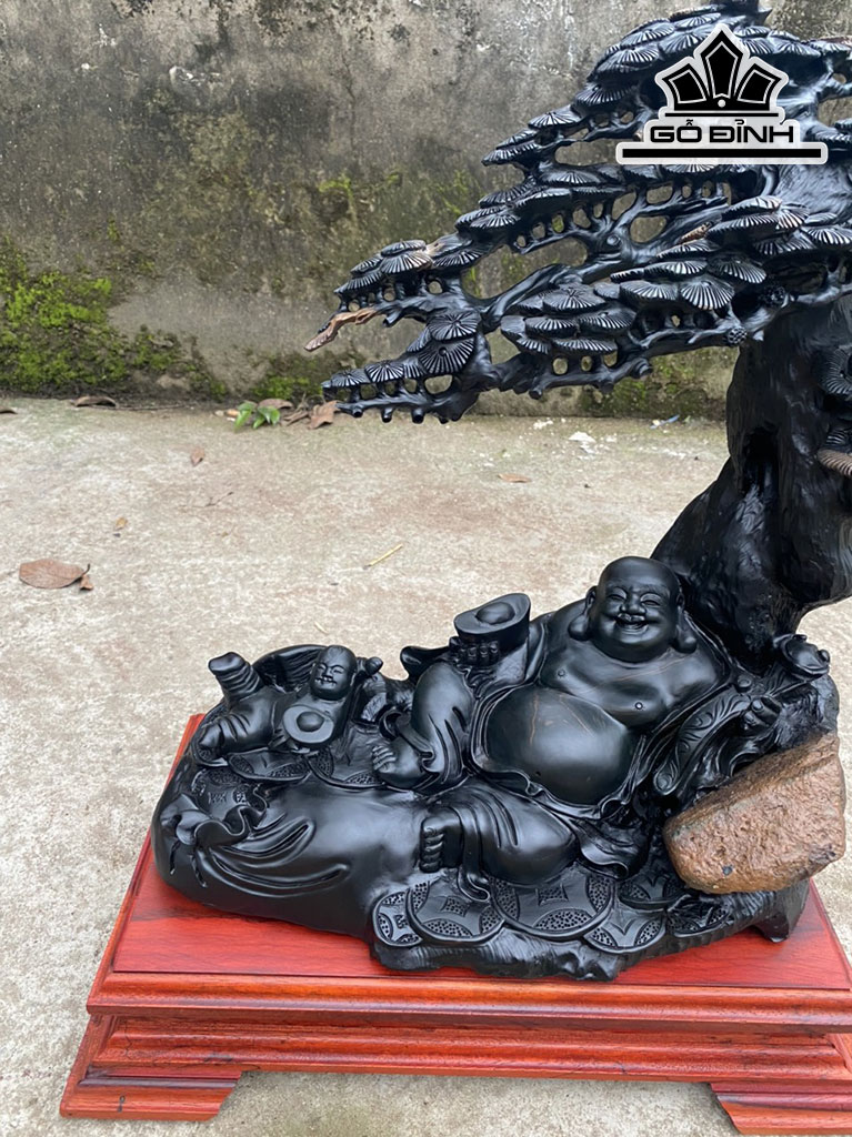 Tượng Phật Di Lặc Ngồi Gốc Tùng Gỗ Mun Sừng Cao 58 Ngang 52 Sâu 25 (cm)