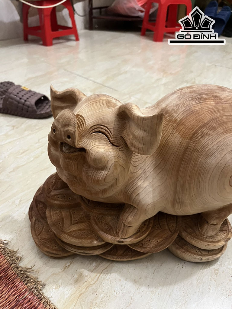 Heo Tài Lộc Gỗ Ngọc Am Cao 23 Ngang 35 Sâu 20 (cm)