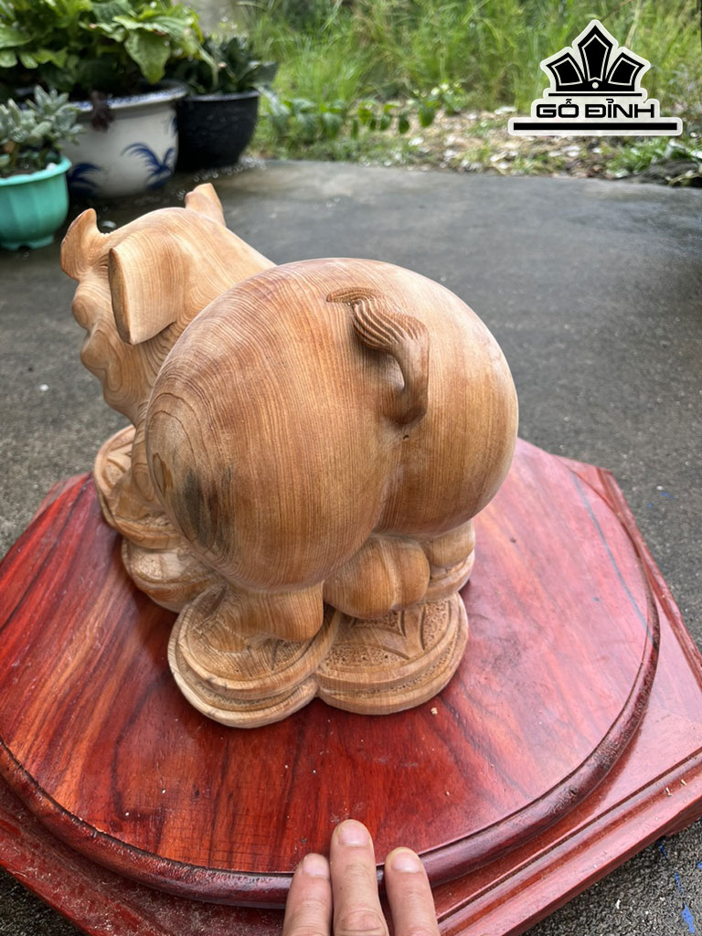 Heo Tài Lộc Gỗ Ngọc Am Cao 23 Ngang 35 Sâu 21 (cm)