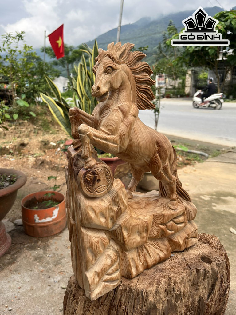 Tượng Ngựa Phong Thủy (Nhất Mã Phi Thiên) Gỗ Ngọc Am Cao 40 Ngang 27 Sâu 15 (cm)