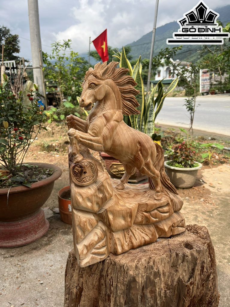 Tượng Ngựa Phong Thủy (Nhất Mã Phi Thiên) Gỗ Ngọc Am Cao 40 Ngang 27 Sâu 15 (cm)