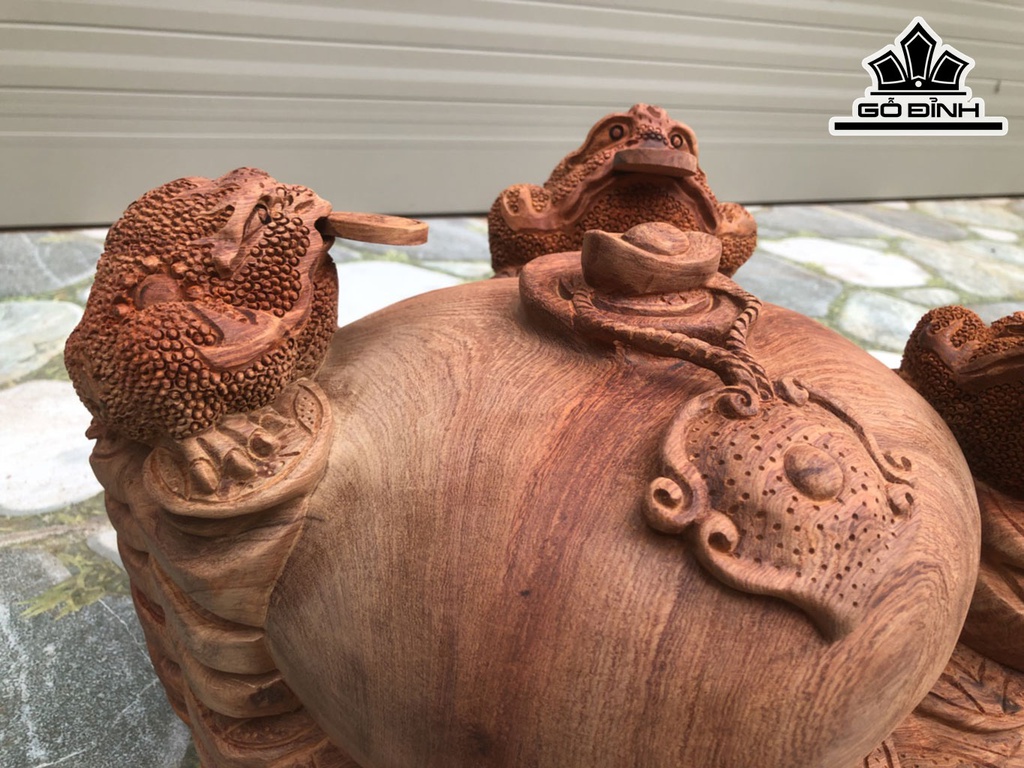 Tượng Tam Cóc Ngậm Tiền Gỗ Hương Cao 23 Ngang 37 Sâu 28 (cm)