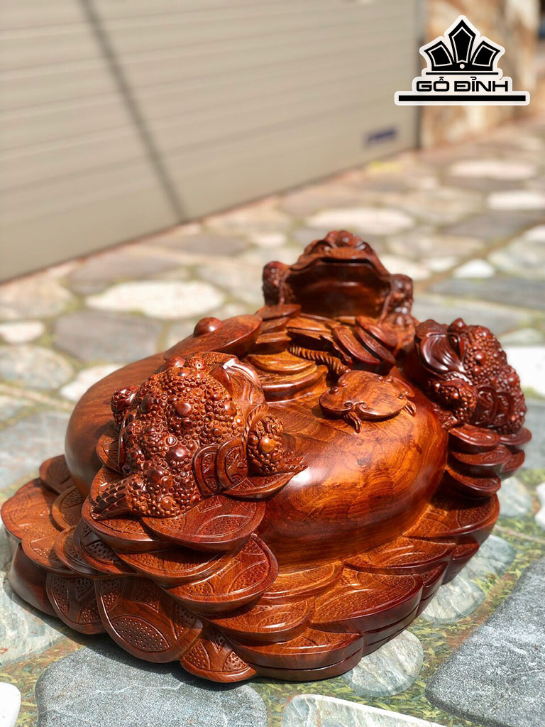 Tượng Tam Cóc Ngậm Tiền Gỗ Hương Cao 24 Ngang 43 Sâu 38 (cm)
