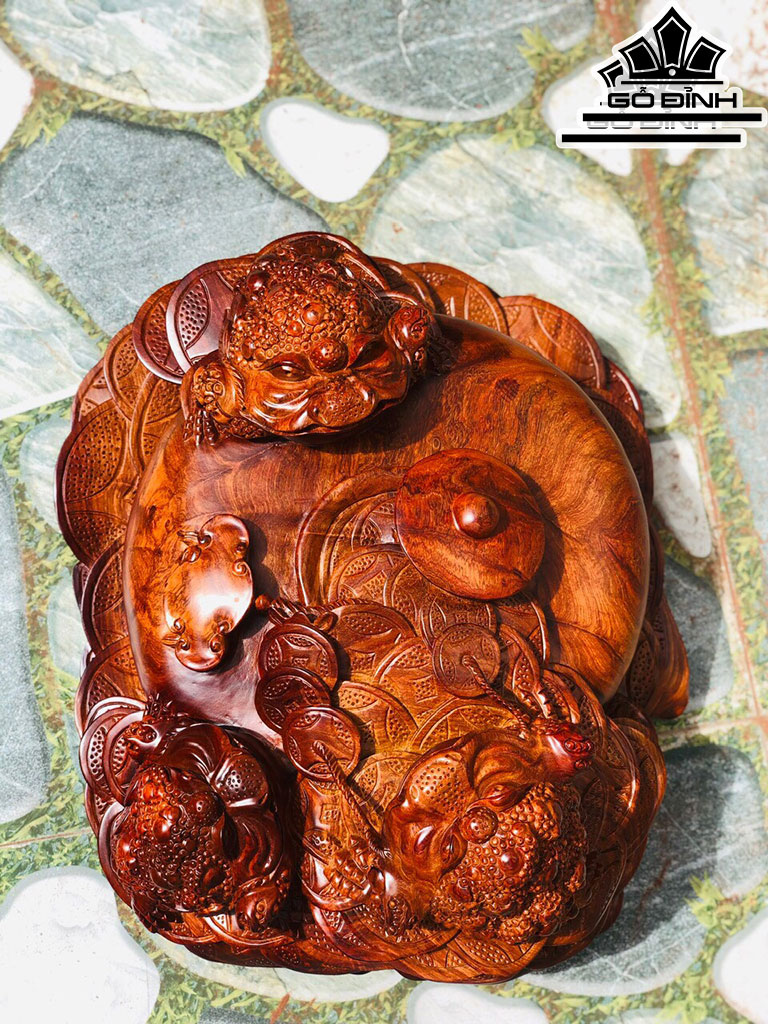 Tượng Tam Cóc Ngậm Tiền Gỗ Hương Cao 24 Ngang 43 Sâu 38 (cm)
